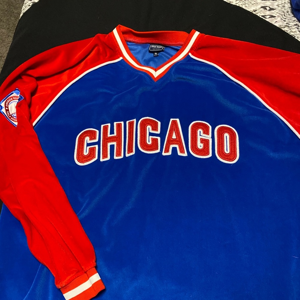 Authentic Chicago Cubs sweater-  Collectors item